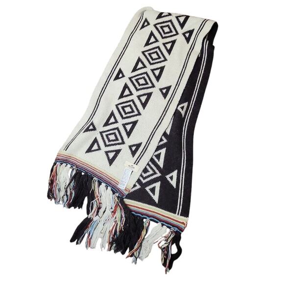 Hollister Bettys Multi-Color Long Wide Geometric Pattern Scarf  Fringe - Picture 3 of 4